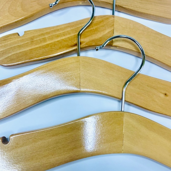 Children/Toddlers bundle 11-inch solid wood clothes hangers & metal swivel hooks - Picture 4 of 8